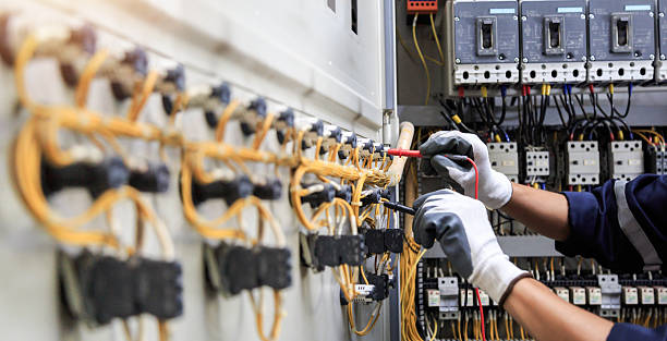 Professional Electrician technician working in Babson Park, FL